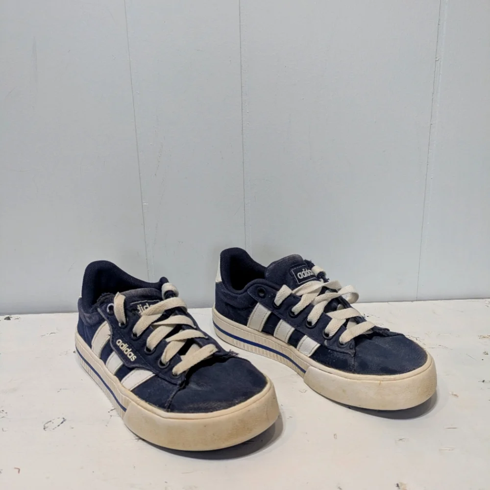 Adidas‎ Boys Little Kid Sneakers Full Lace Size 12K Comfortable & Classic